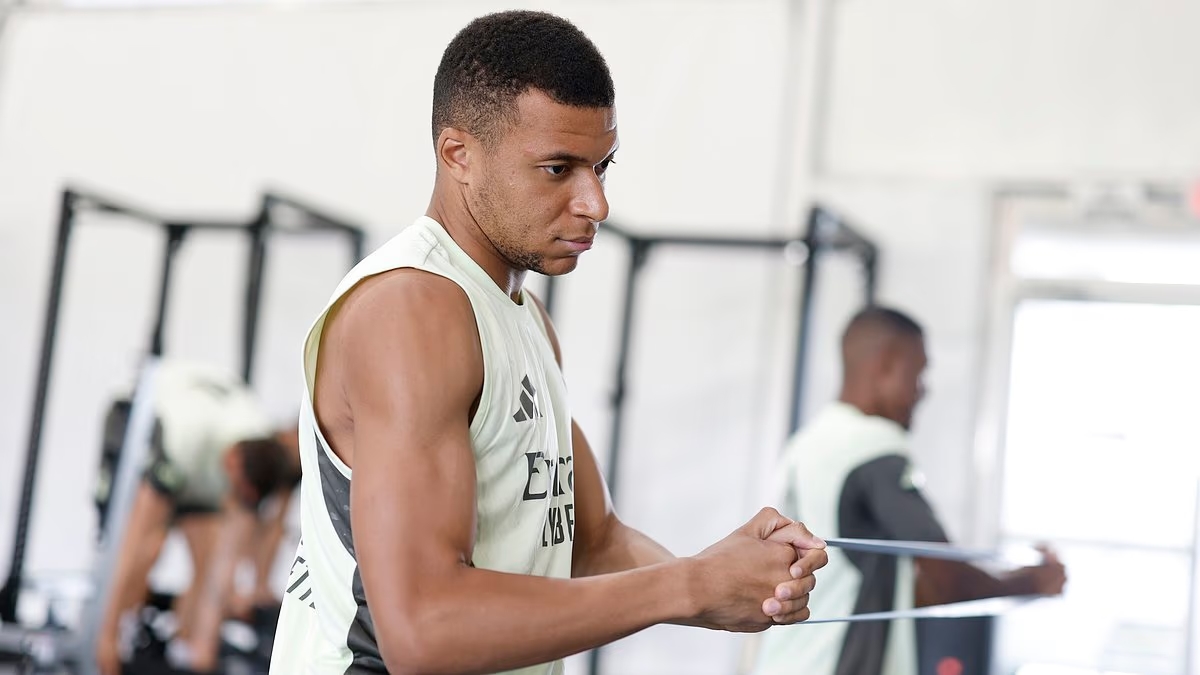 Mbappe và Quả bóng vàng 2025: Cơ hội mong manh giữa thiếu vắng danh hiệu tập thể