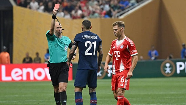 PSG kịch thắng Bayern Munich với 2 thẻ đỏ và VAR gây tranh cãi