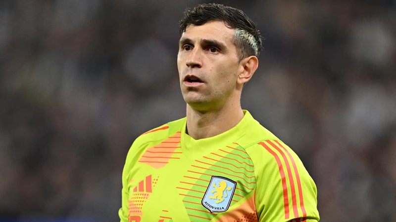 Man Utd chuyển hướng sang Senne Lammens sau khi thất bại trong thương vụ Emiliano Martinez